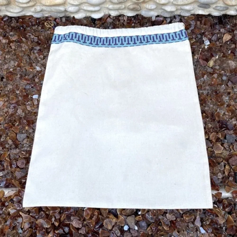 Tory Burch Classic Beige and Blue Dust Bag w/Logo Hardware. EUC 15